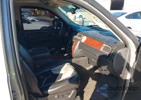 2009 Chevrolet Tahoe Ltz z USA, uszkodzony, nr VIN 1GNFC33009R274832